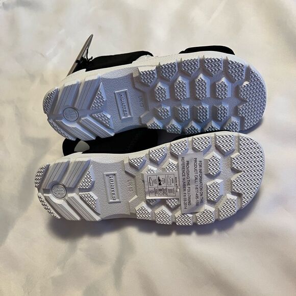 Hunter Sandles  - Picture 3 of 5